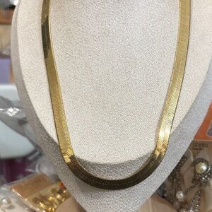 Elegant Gold Necklace